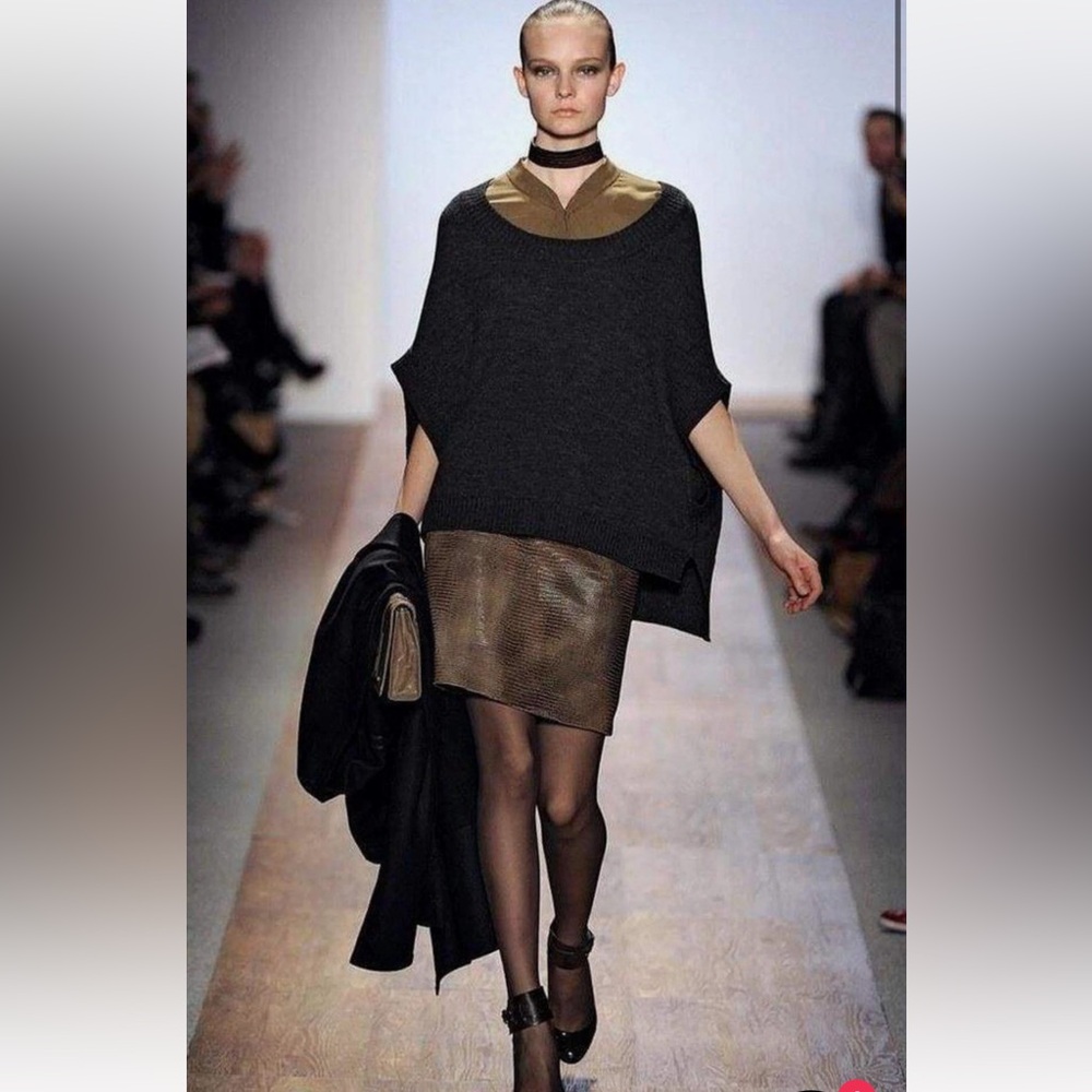 NWT Bcbg MaxAzria Iguana Embossed Skirt size 12 Chino